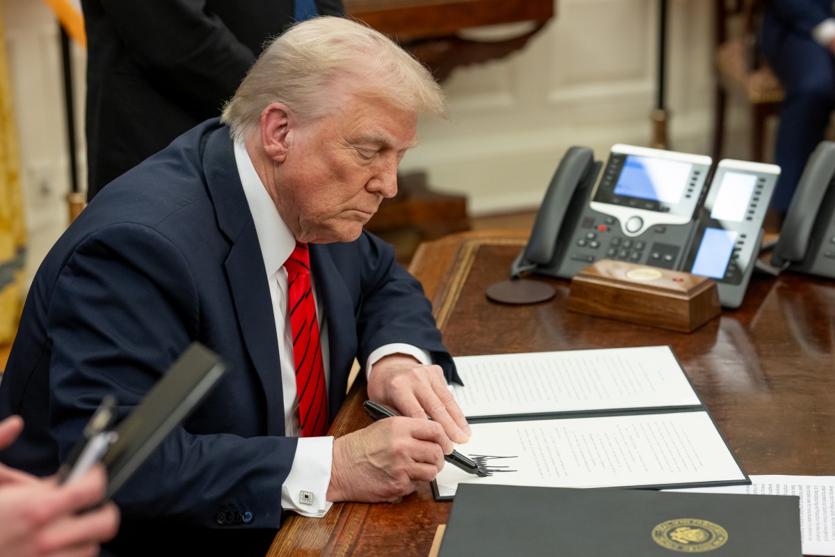 President Donald Trump signs Executive Orders, Monday, February 10, 2025, in the Oval Office. (Official White House photo by Daniel Torok)